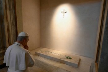 Pope Leo XIV Pay Tribute To The Tomb Of Pope Francis