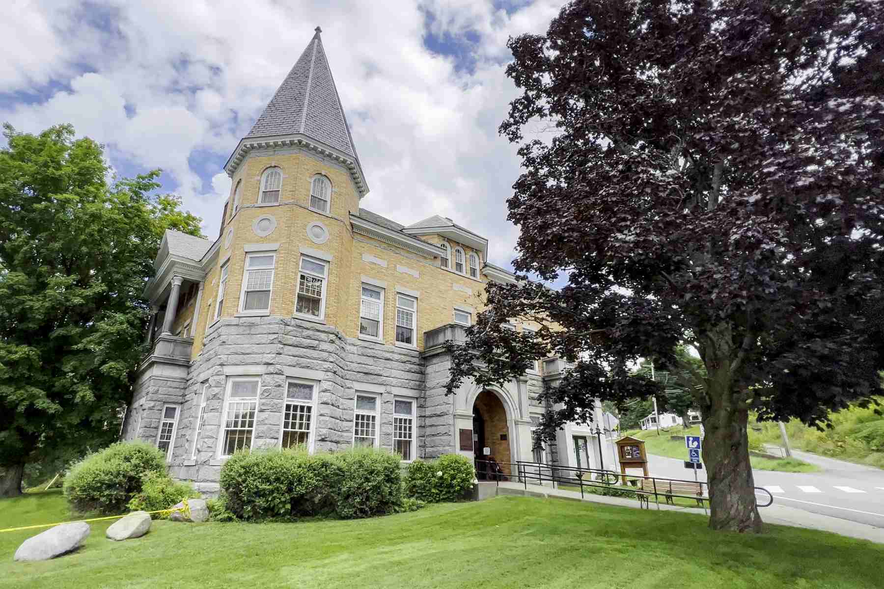 The Line between Canada and the US Cuts through the Haskell Free Library | The Walrus