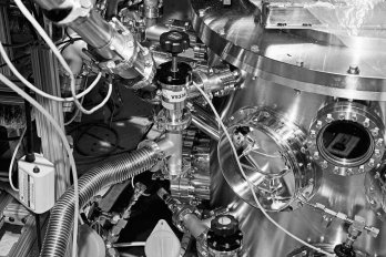 The "glove box" of the DEAP-3600 dark matter detector keeps out contaminants.