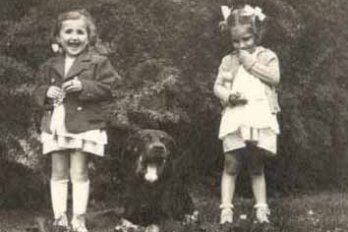 Photograph of Marika and Évike Weinberger/Courtney of Elaine Kalman Naves