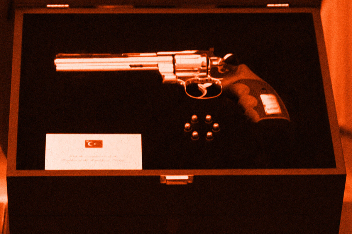 What Do You Get a Canadian Prime Minister? Apparently, a Gun