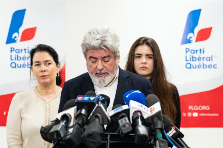 Photograph of Quebec Liberal Party former leader Pablo Rodriguez speaking into microphones.
