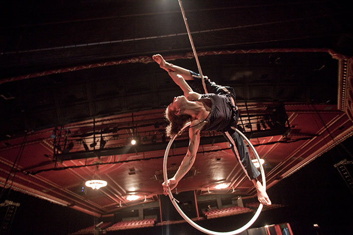 City gives circus performer OK to swing on backyard trapeze